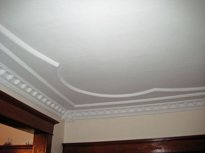white ceiling molding
